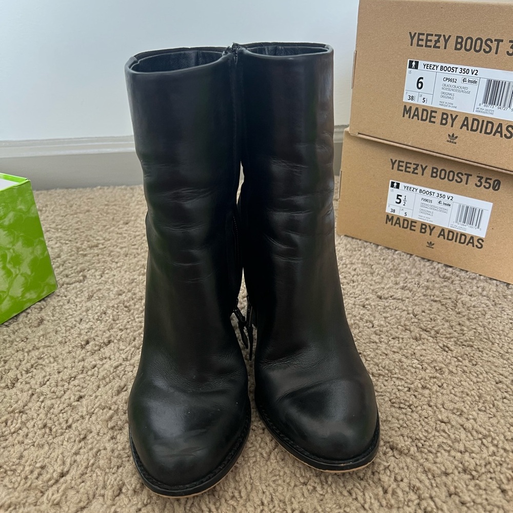 Sam Edelman Black Ankle Booties with Classic Silhouette - Picture 3 of 8